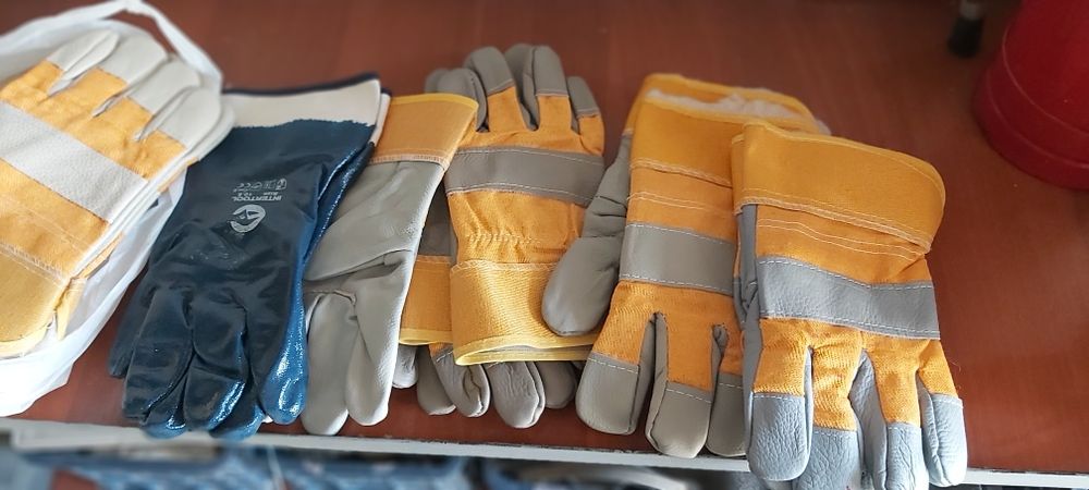 Перчатки рабочие ,плотные всесезонные , зимние