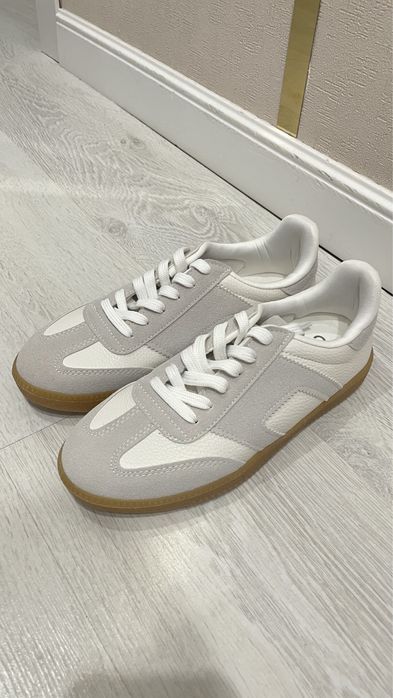 Новые женские кроссовки , трендовые,