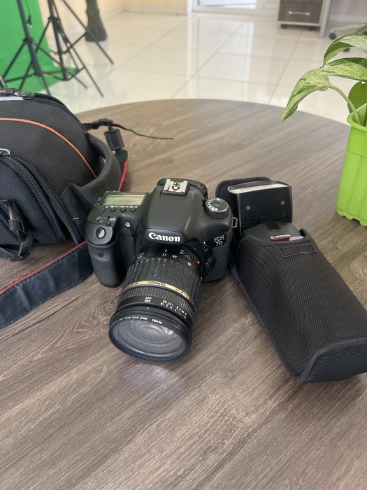 Kamera 7 D foto uchun komplekt sotiladi