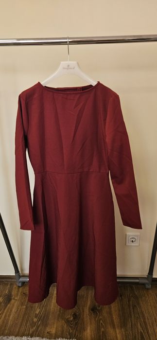 Елегантни празнични рокли в червено