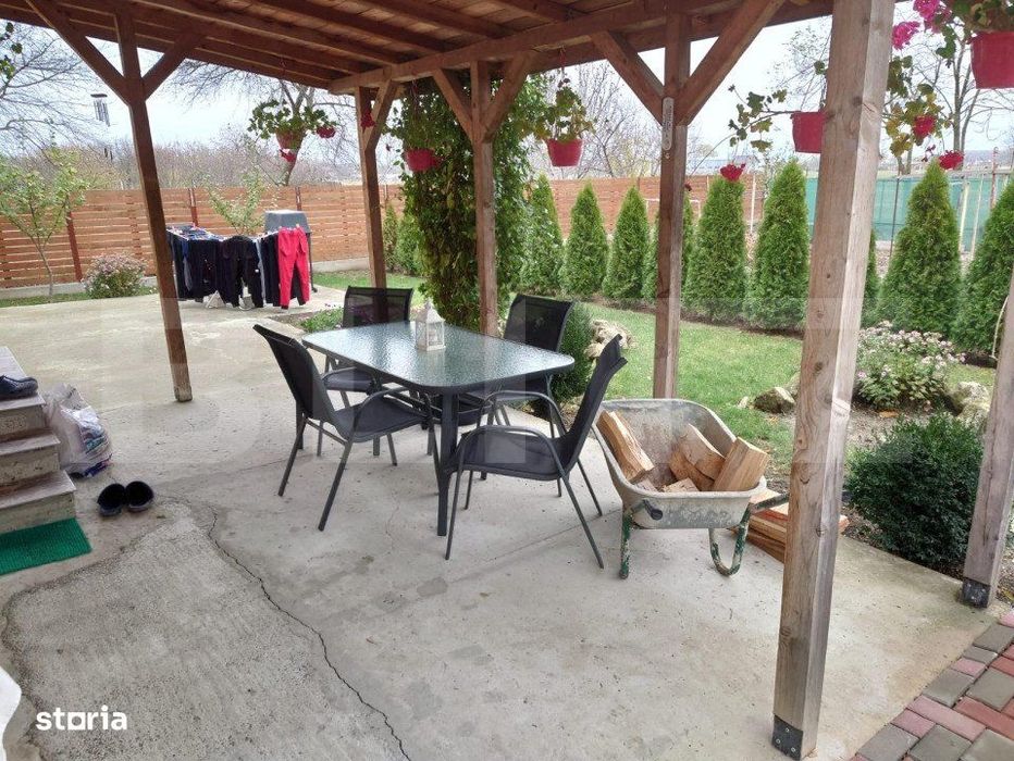 Casa 4 camere, 200 mp util, 1300 mp teren, Sculeni