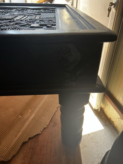 Masa de cafea din lemn de tec sculptata