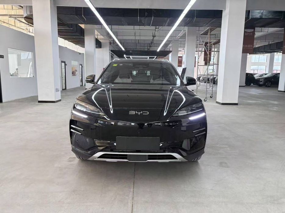 BYD Song Plus Chempion Smart drive Full 605 Oq va Qora nalichida bor