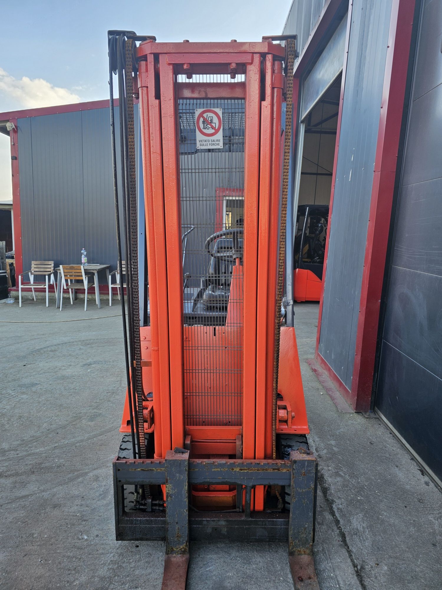 Stivuitor Carer 1.5T sau Stivuitor electric Cesab 2T