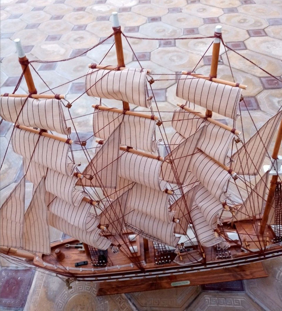 Продается деревянный корабль