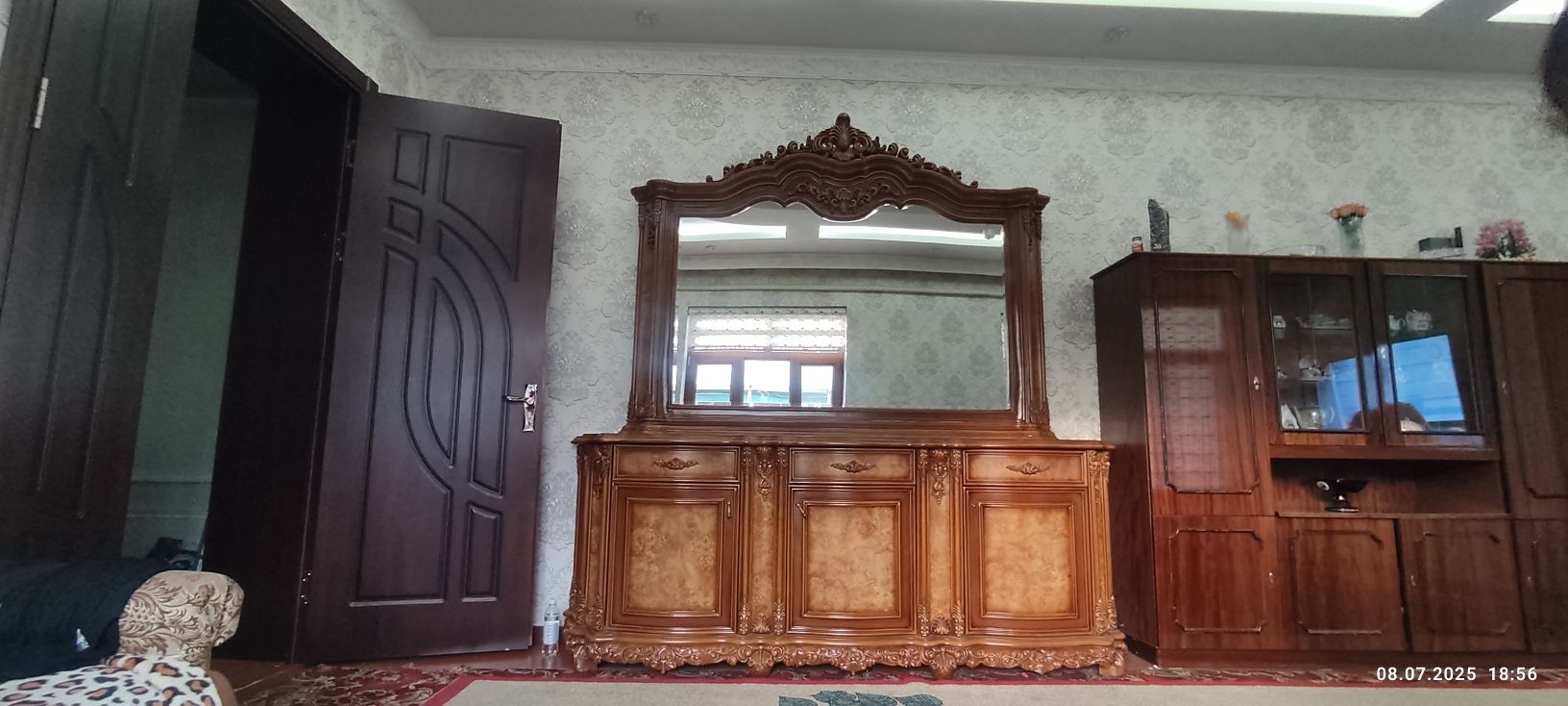 Продам комод с зеркалом