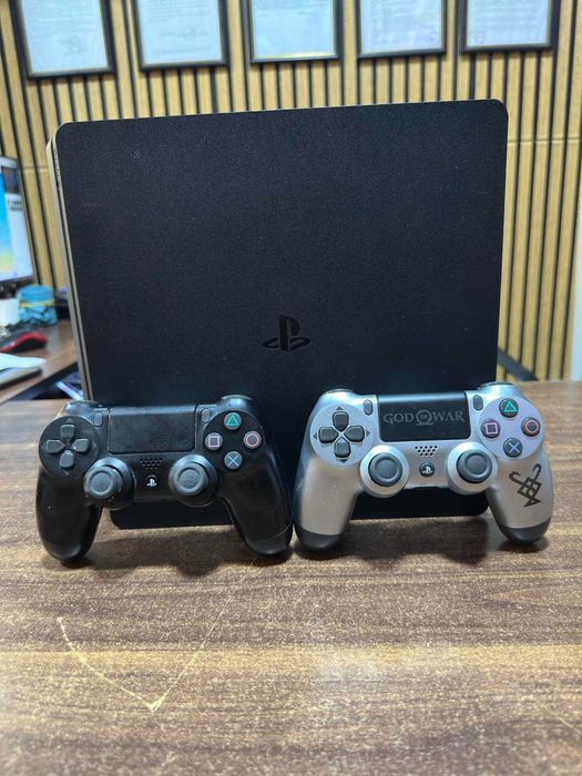 Sony PlayStation 4 Slim 1TB, FIFA 18, 2 джойстика