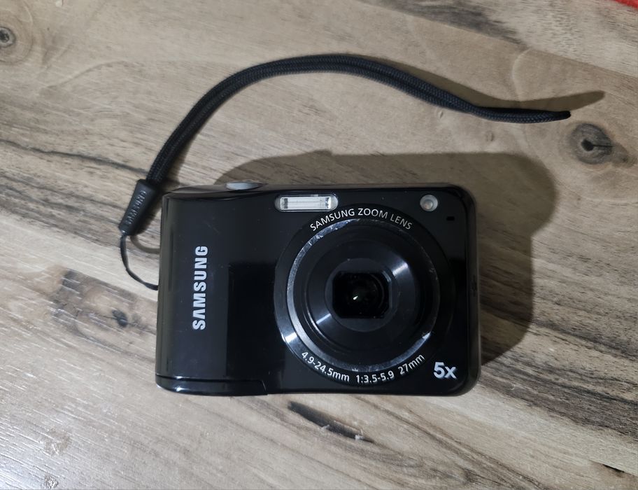 Samsung ES28 Камера + 2GB SD карта + Кабел – Отлично състояние!