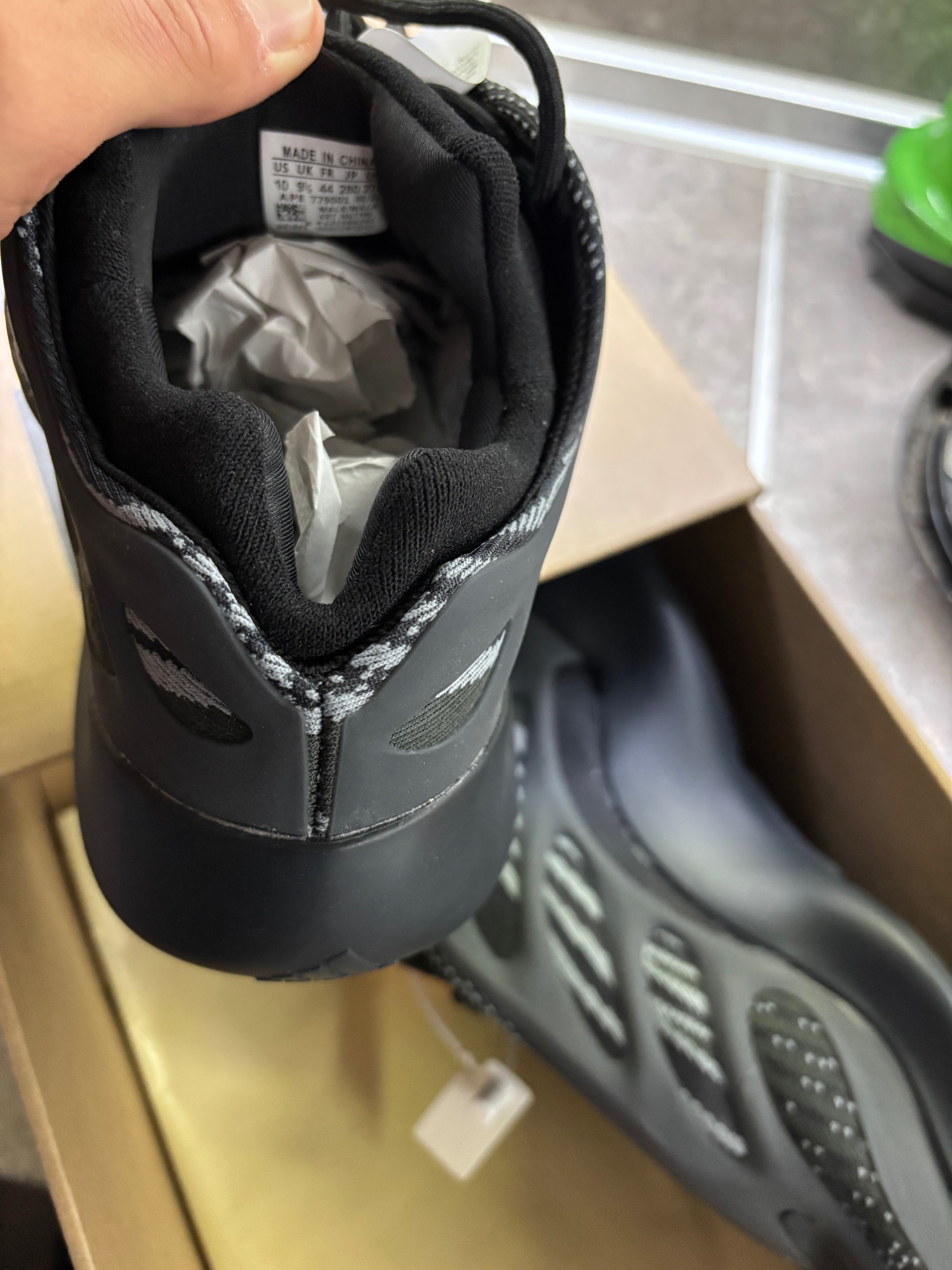 Yezzy 700 чисто нови