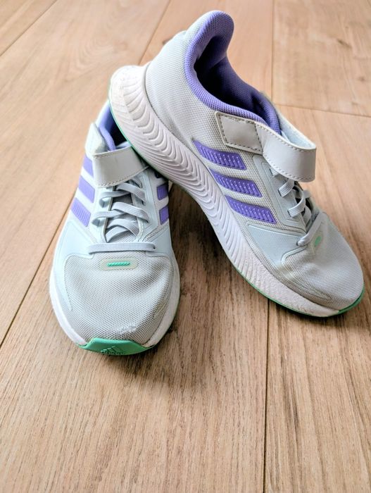 Adidas fete marime 36 2/3 EU