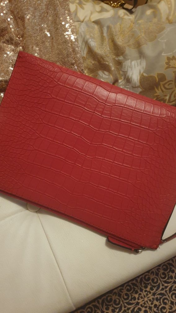 Уригинален клъч GUESS от Милано. Луи Вютон нова.