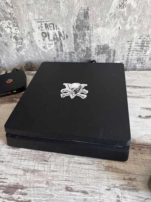 PlayStation 4 с джойстик