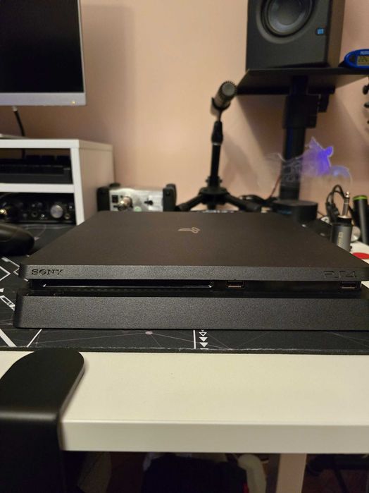 PlayStation 4 PS4 Slim 1TB + Jocuri + Accesorii - Pachet complet