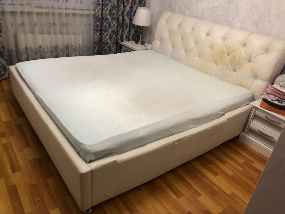 Кровать с матрасом