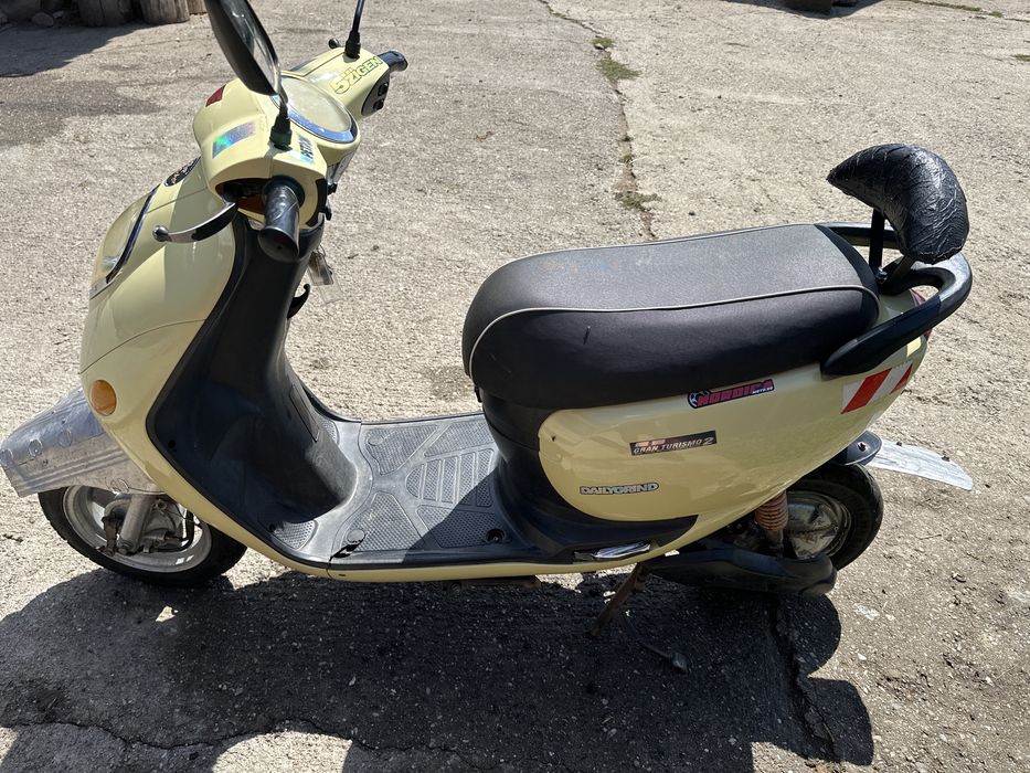 Vand scuter ZTECH 1400 lei