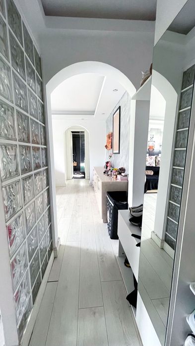 Vând sau schimb apartament renovat și mobilat modern! Zona Vest.