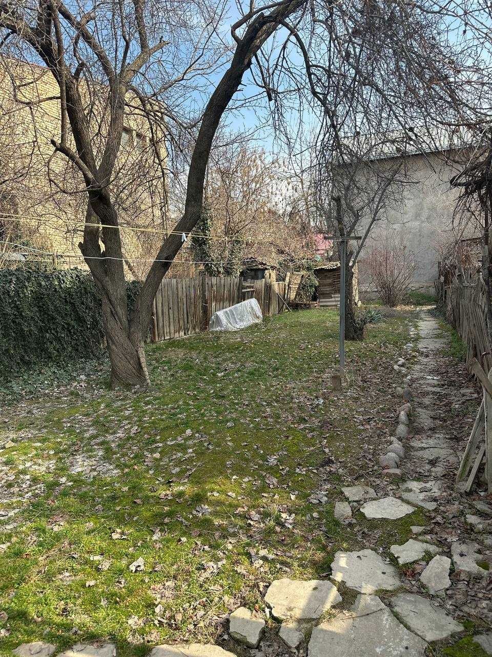 Продаётся дом, улица Морозова, улица Гулбаданбегим, под строительство.