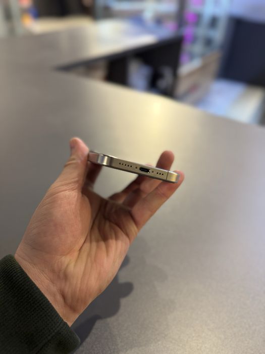 Iphone 15 pro 128gb 88% batarya