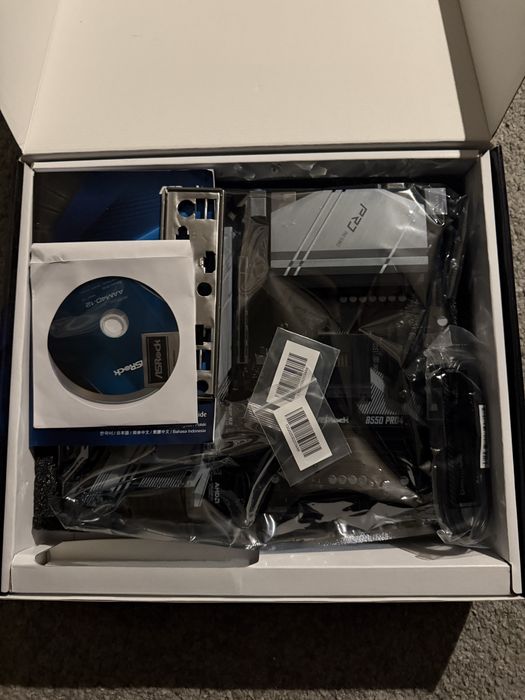 Placa de baza Asrock B550 Pro4 + carcasa meshify c + sursa seasonic