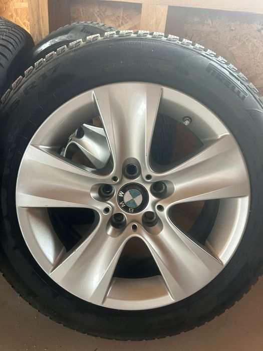 Set anvelope iarnă Pirelli 225 55 R17 + jante aliaj BMW