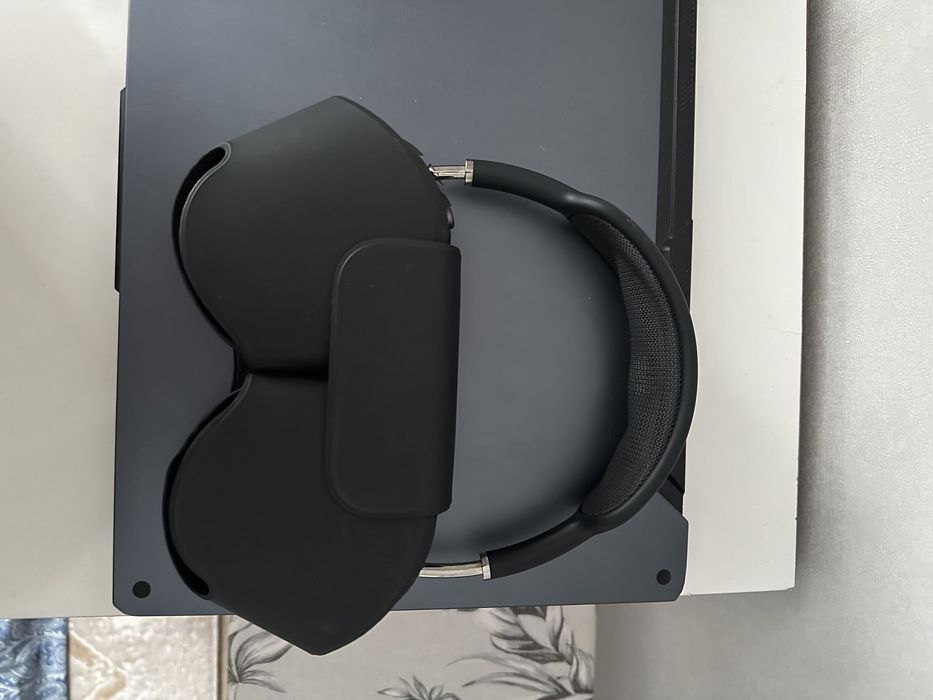 Airpods Max space gray
