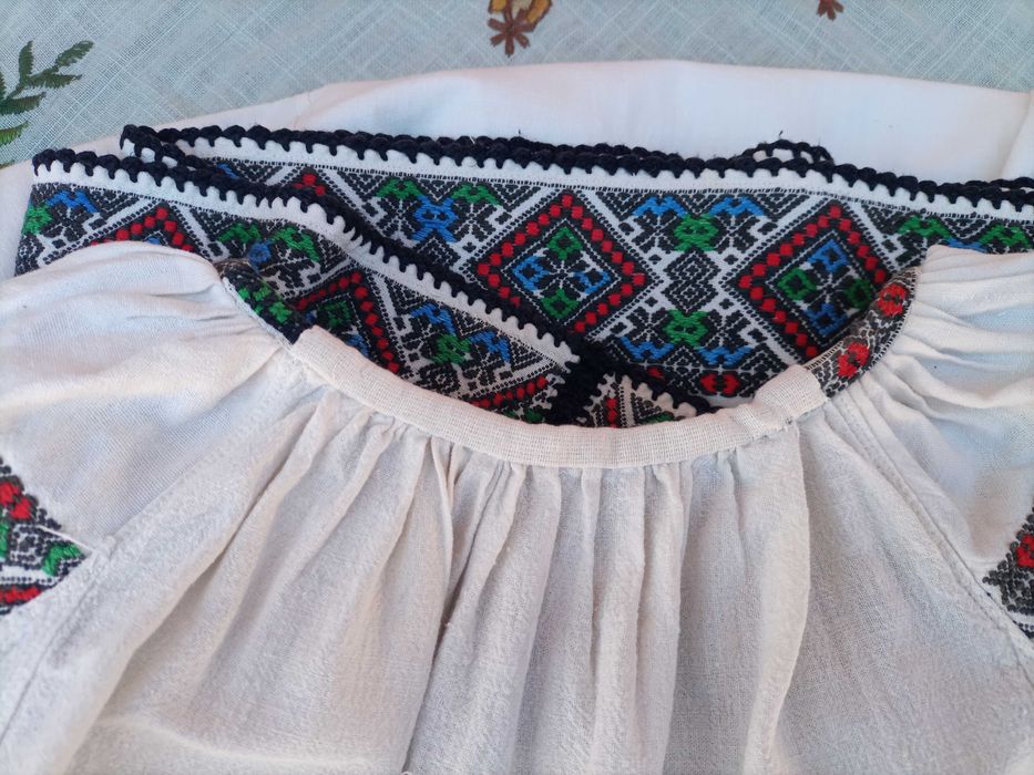 Costum popular autentic din Muscel/ie cu poala/ fota fir metalic/brau