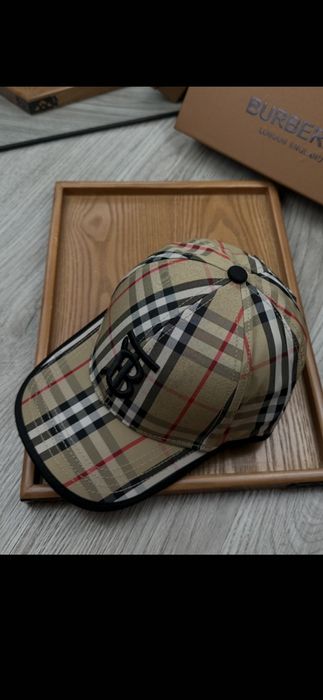 Șapcă Burberry model 2026,  8 modele
