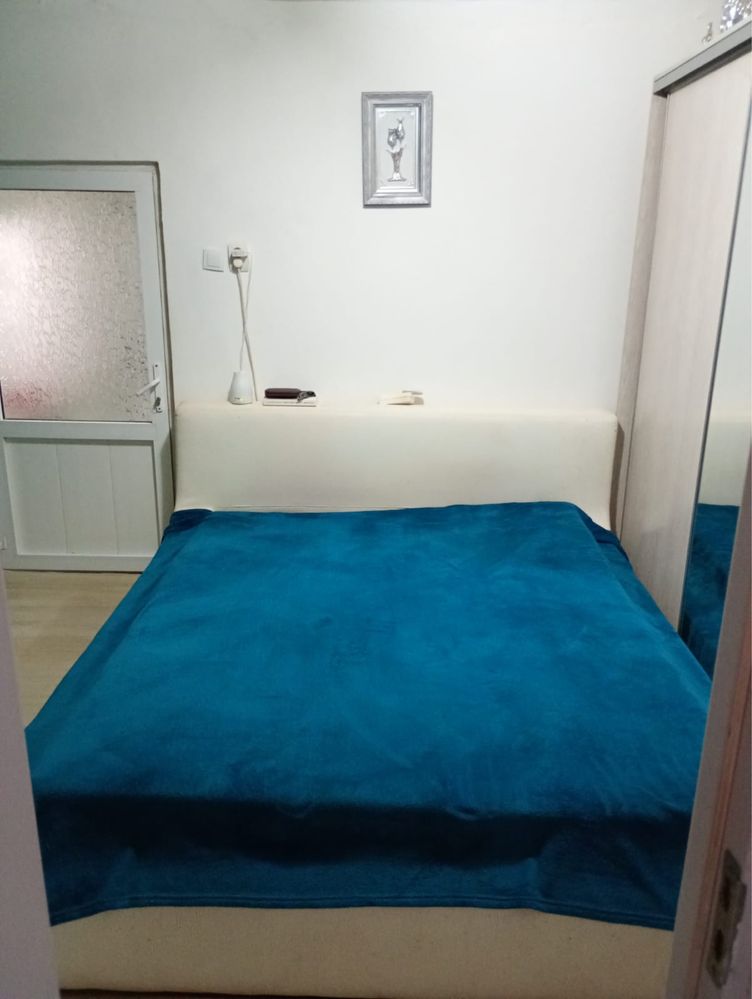 inchiriez camere\garsoniere la curte zona delfinariu