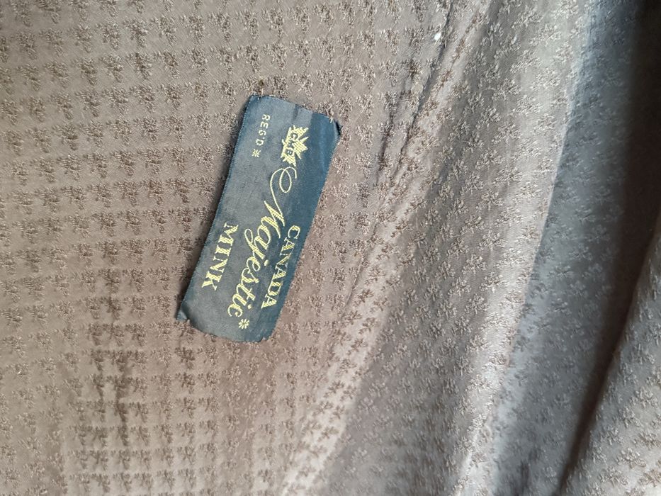 Vând haină de blană de nurcă