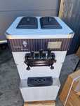 Masina de inghetata 2+1 Arome 220V 2400W NOUA Transport Gratuit