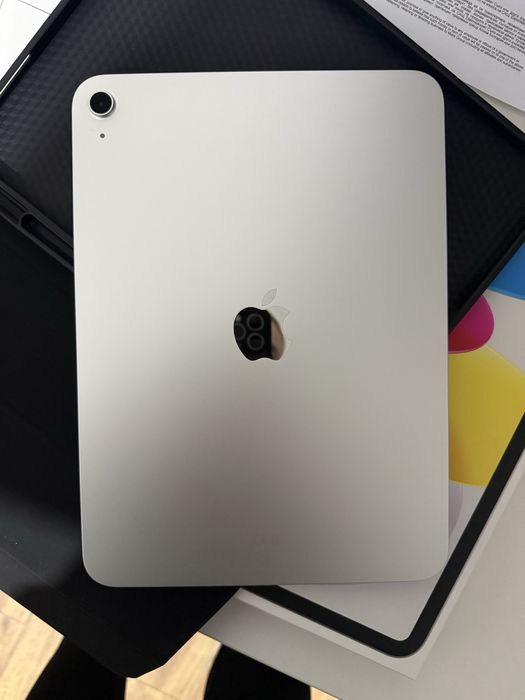 Продавам ipad 11 a16 и слушалки airpods 4