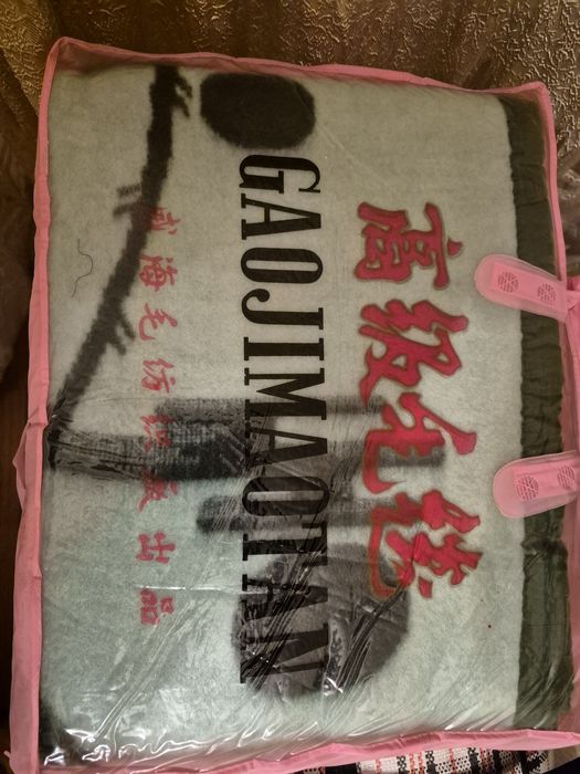 Односпальные одеяло. Имеется 2 цвети