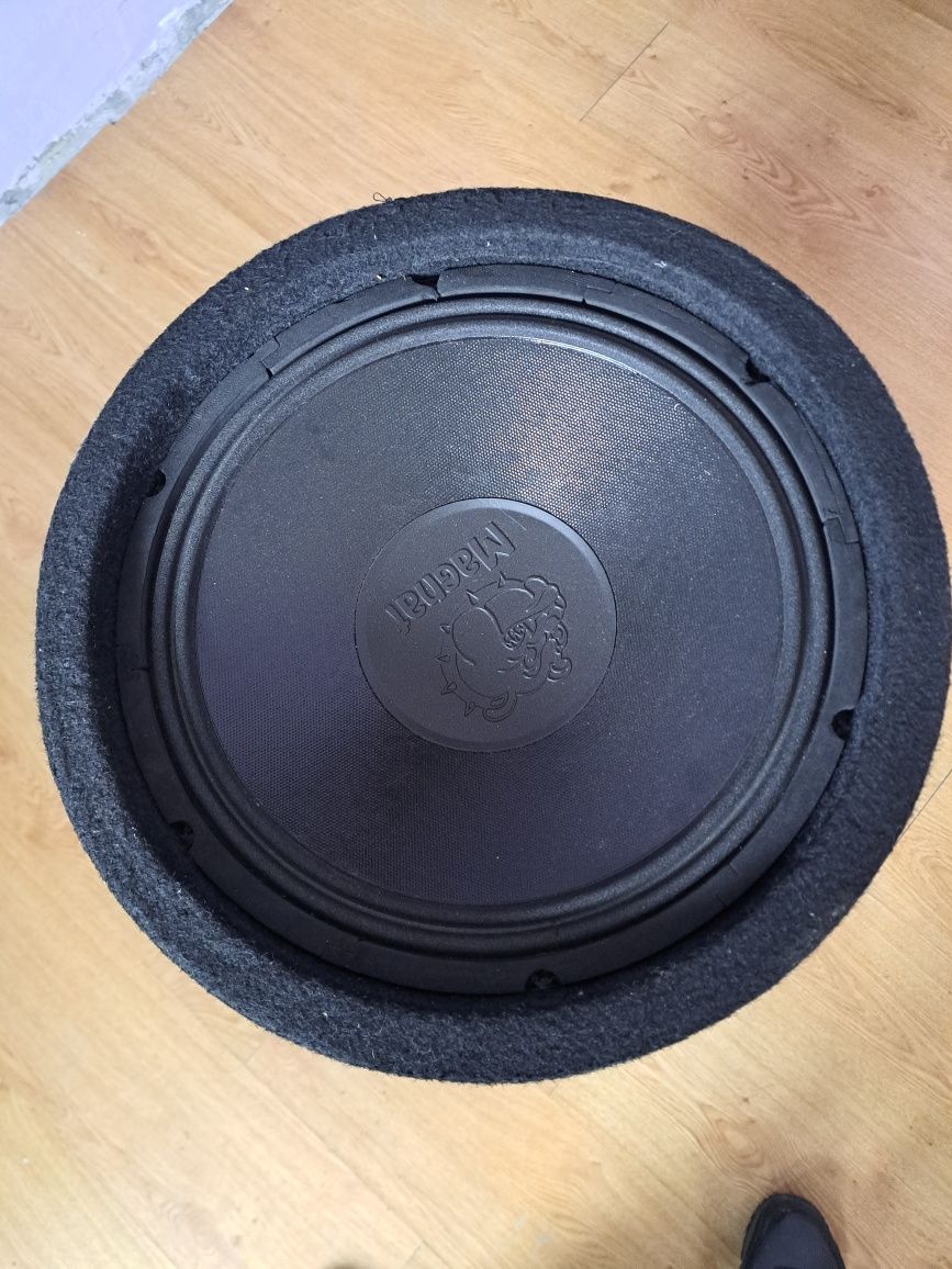 Subwoofer și stație auto