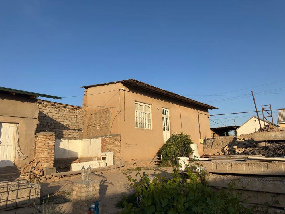 Xovli uy  Termez shaxrida 5-mikro rayonda  sotiladi 8 sotix