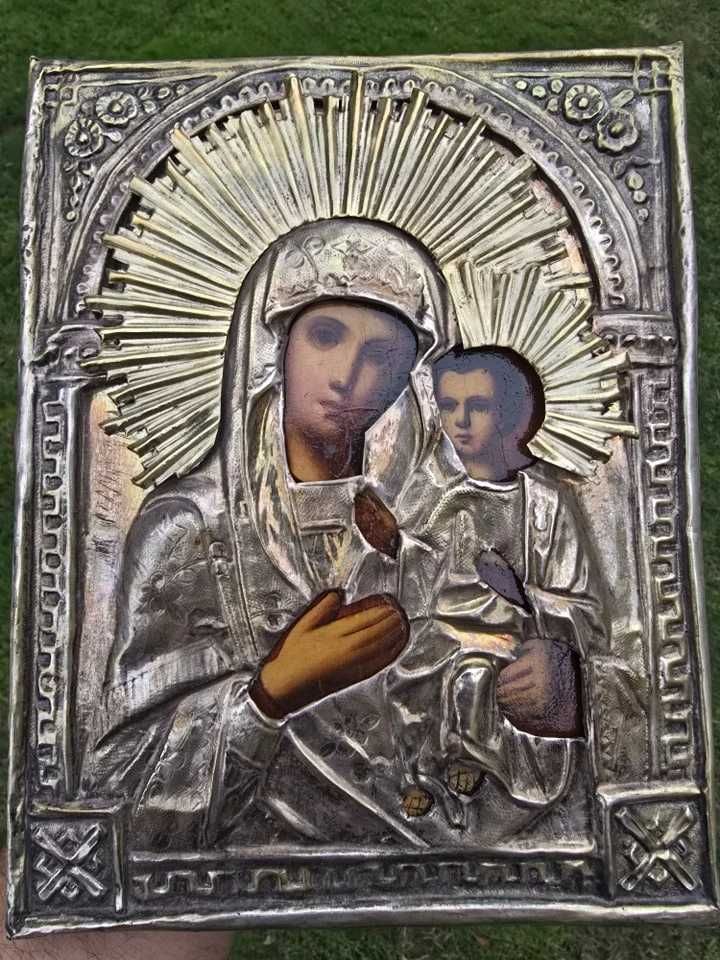 Icoana veche Maica Domnului ținându-l în brațe pe Iisus,