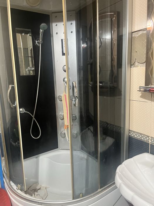 Душевая кабинка в хорошем состоянии