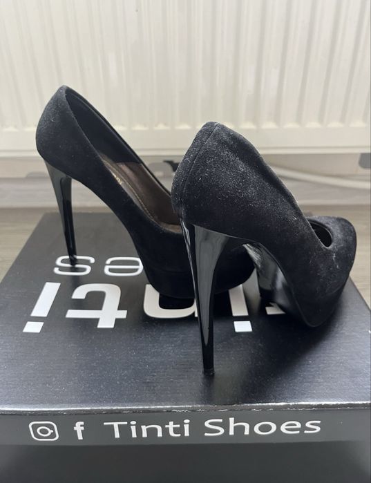 Нови елегантни обувки