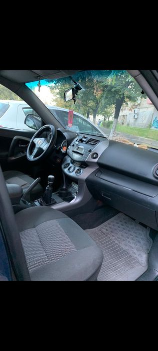 Toyota RAV4 albastru