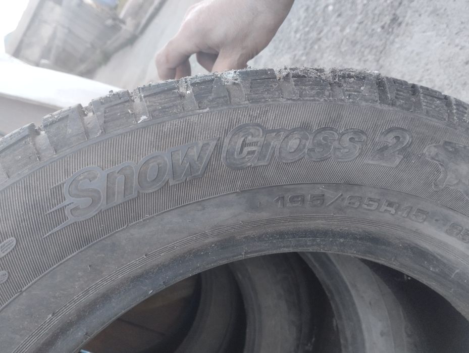 Продам зимнюю резину.