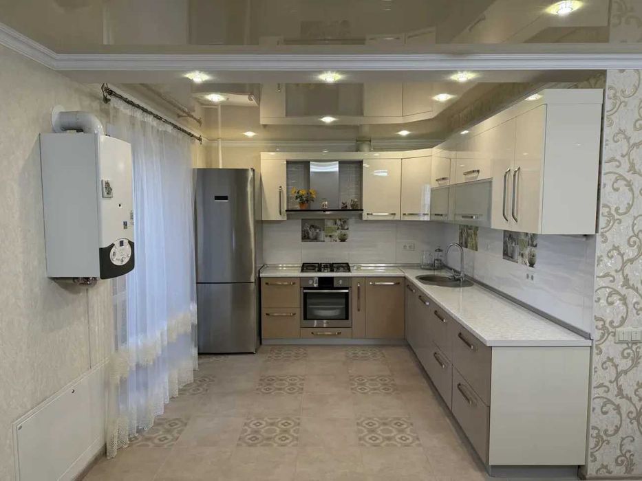 Дава се под наем Тристаен апартамент в София, Зона Б-18 - 100 кв.м за 612 € - Снимка #1