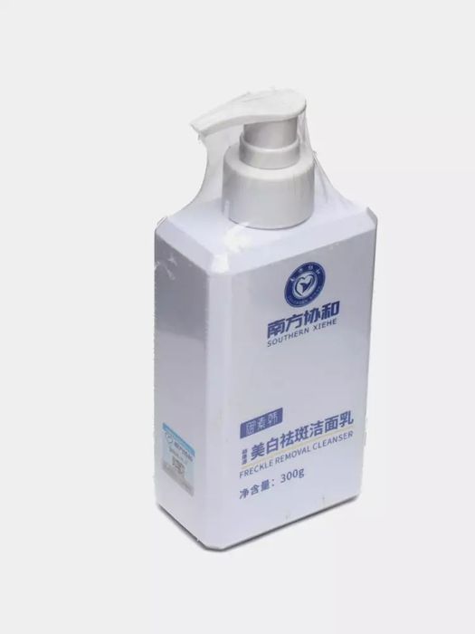 Yuz va tana uchun aminokislotalar bilan Mashhur Oqartiruvchi ko'pik. B