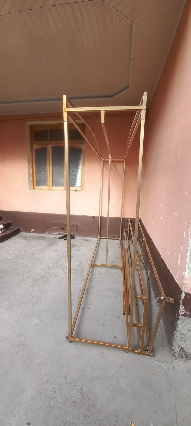 podstavka veshilka dopkonlar va ijaraga bersa xam boladi
