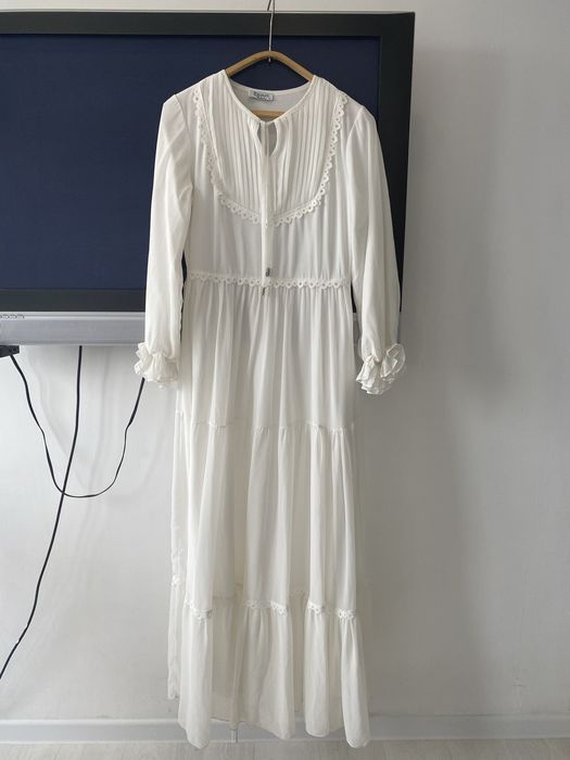 Белое  нежное платье
