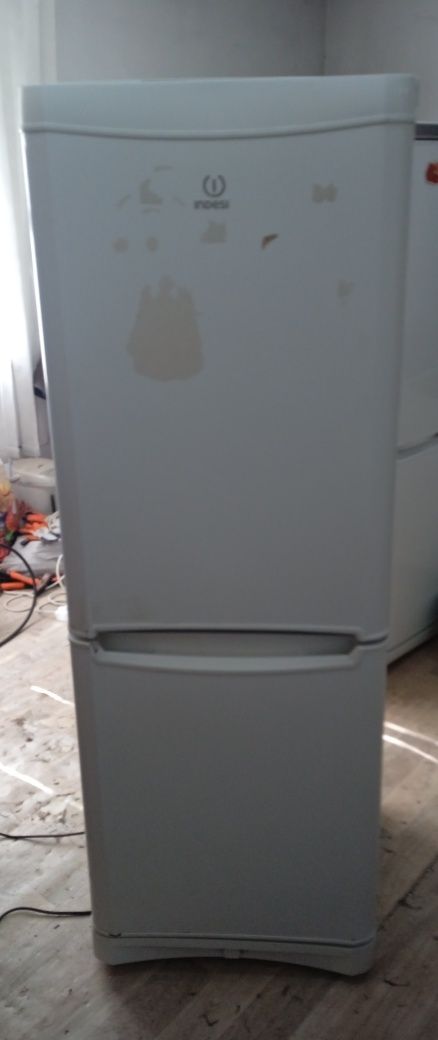Холодильник indesit