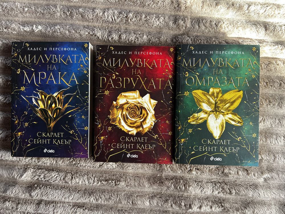 Поредици и самостоятелни книги