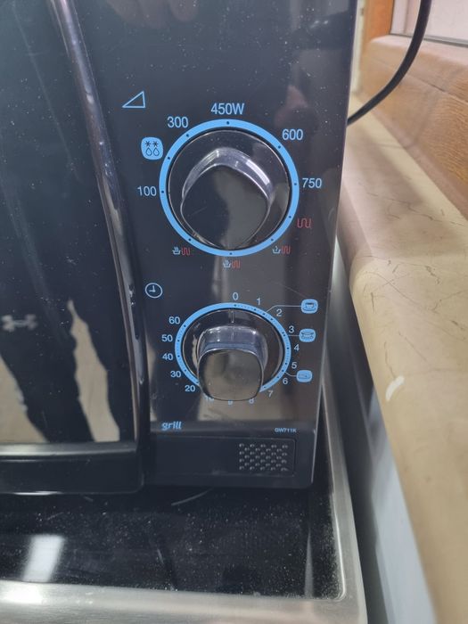 Микровълнова фурна SAMSUNG GW711K