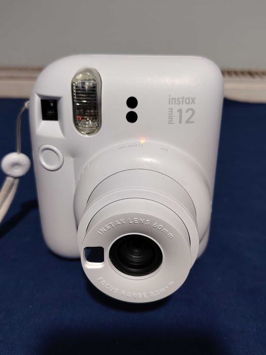 Fujifilm Instax Mini 12, aparat foto instant, fără film.