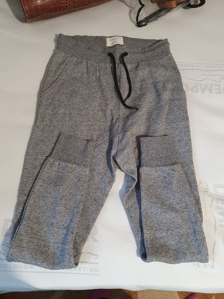 Pantaloni scurti  adidas , Pantalon  lung culoare gri ,ciorapi fotbal