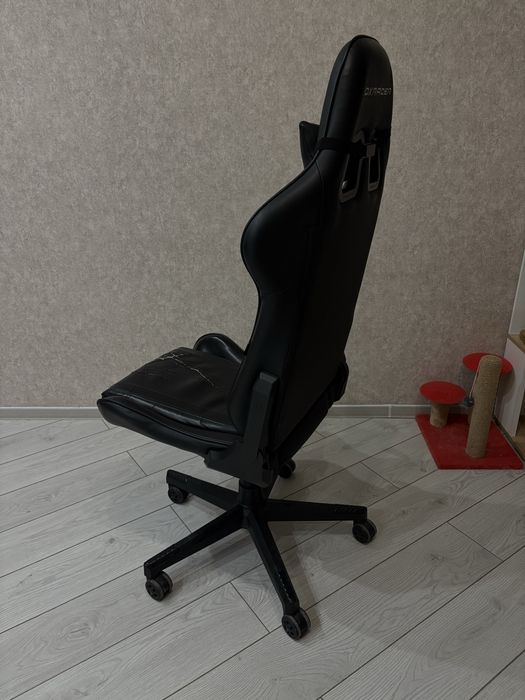 Игровое кресло dxracer