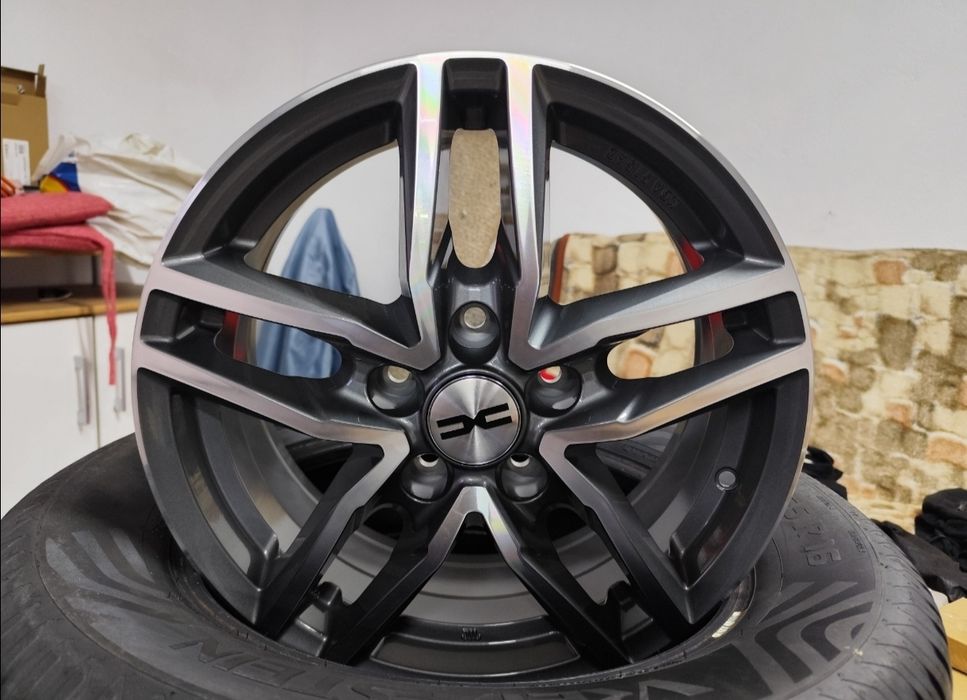 Roti jante Duster r16 Alutec + anvelope iarna 215 65 r16 nexen 5×114,3
